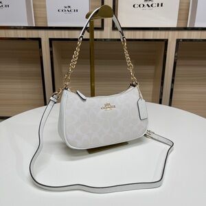 Coach Teri Shoulder Bag In Signature Canvas NWT☁️☁️